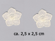 Chiffonblume bestickt Nr. 91487 in natur, Größe ca. 2,5 x 2,5 cm