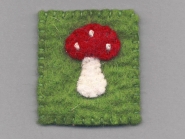 Jim Knopf Filz-Fliegenpilz Rechteck Nr. 12204 in rot-weiß-grün, Größe ca. 5 cm breit, 5,5 cm hoch