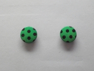 Knopf mit schwarzen Punkten Nr. 6089-36-7, Größe 36 (ca. 23 mm), Farbe 7 grün/schwarz