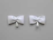 Satinschleife mit Perlenanhänger Nr. 80283, Farbe weiß, Größe ca. 3,5 x 2,5 cm