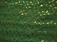 Weihnachtsorganza L8118 in dunkelgrün mit Monden und Sternen in gold, Breite ca. 150 cm